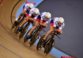 Bradley Wiggins leads Great Britain to the finals