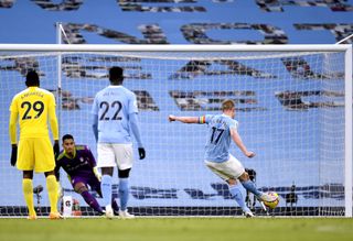 Kevin De Bruyne slots home the penalty