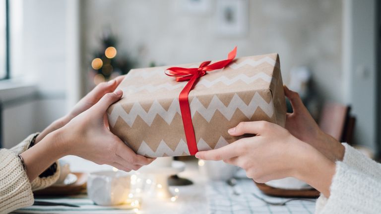 28 Christmas Gifts For Friends New And Old Woman Home