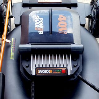 The Worx WG749E 46cm Cordless Self-Propelled Lawn Mower battery charge indicator lights