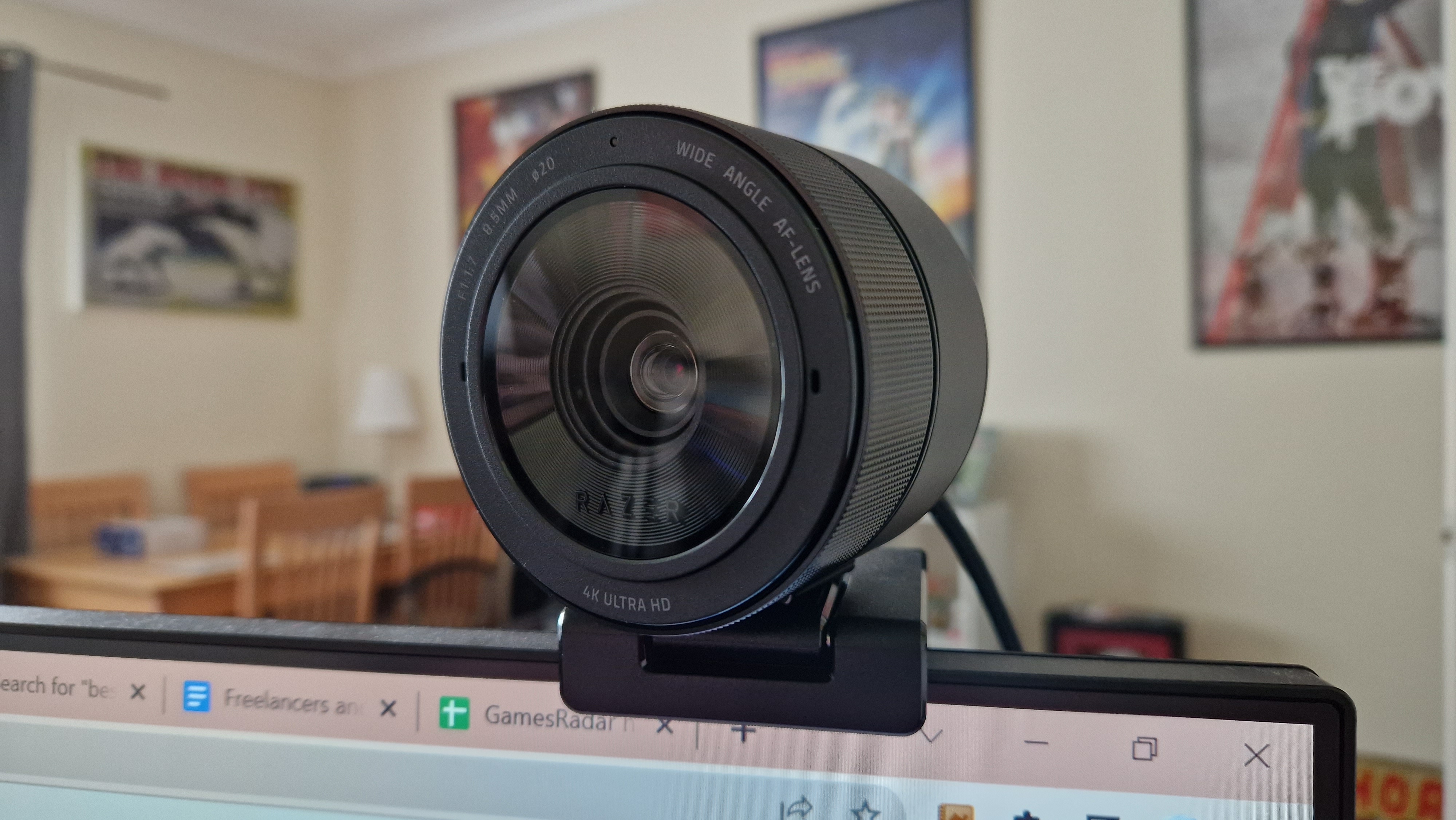 Image de revue Razer Kiyo Pro Ultra montrant la webcam en gros plan