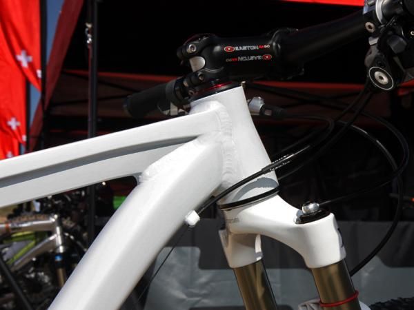 The tapered head tube on BMC's 29er hardtail prototype is notably short to enable an appropriately low bar position.