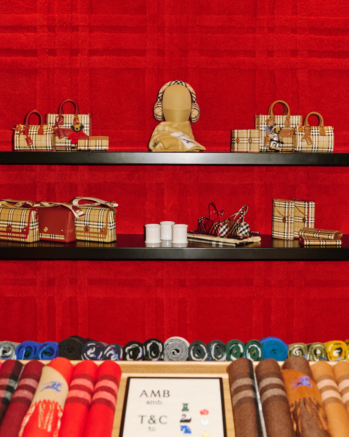 Burberry Claridge&amp;rsquo;s Christmas Tree 2025 by Daniel Lee