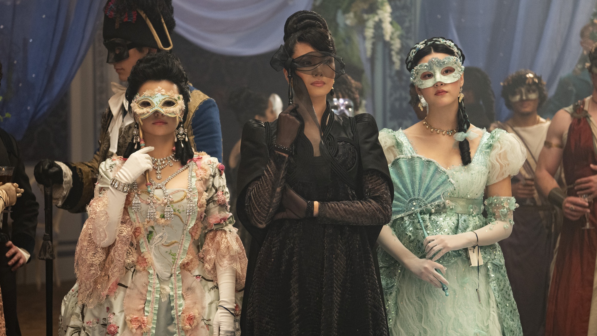 Michelle Mao as Rosamund Li, Katie Leung as Lady Araminta Gao, Isabella Wei as Posy Li in episode 401 of Bridgerton