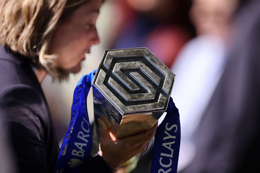 Sonia Bompastor holding the WSL trophy