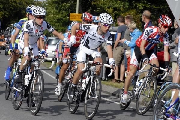 Cerv&eacute;lo TestTeam riders Gomez Marchante and Florencio sort out snacks during the stage.