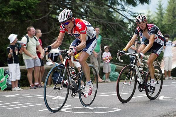Cadel Evans (Davitamon-Lotto) leads Frank Schleck (CSC) up the Joux-Plane.