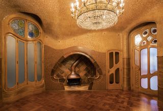 facade and curved features of Casa Batlló in barcelona, distinctive parts of antoni gaudi architecture