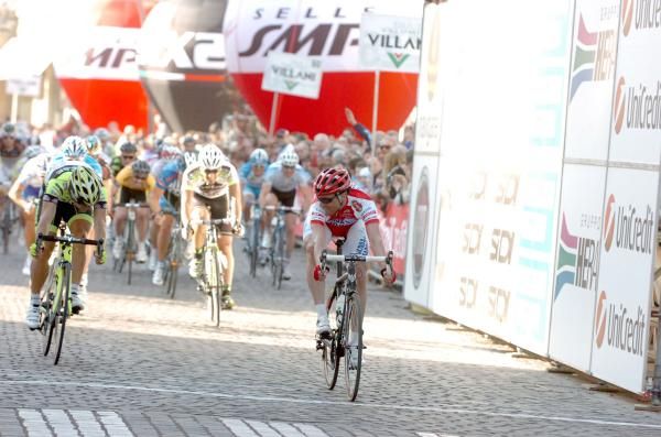 Claudio Corioni (Acqua &amp; Sapone) hits the line first