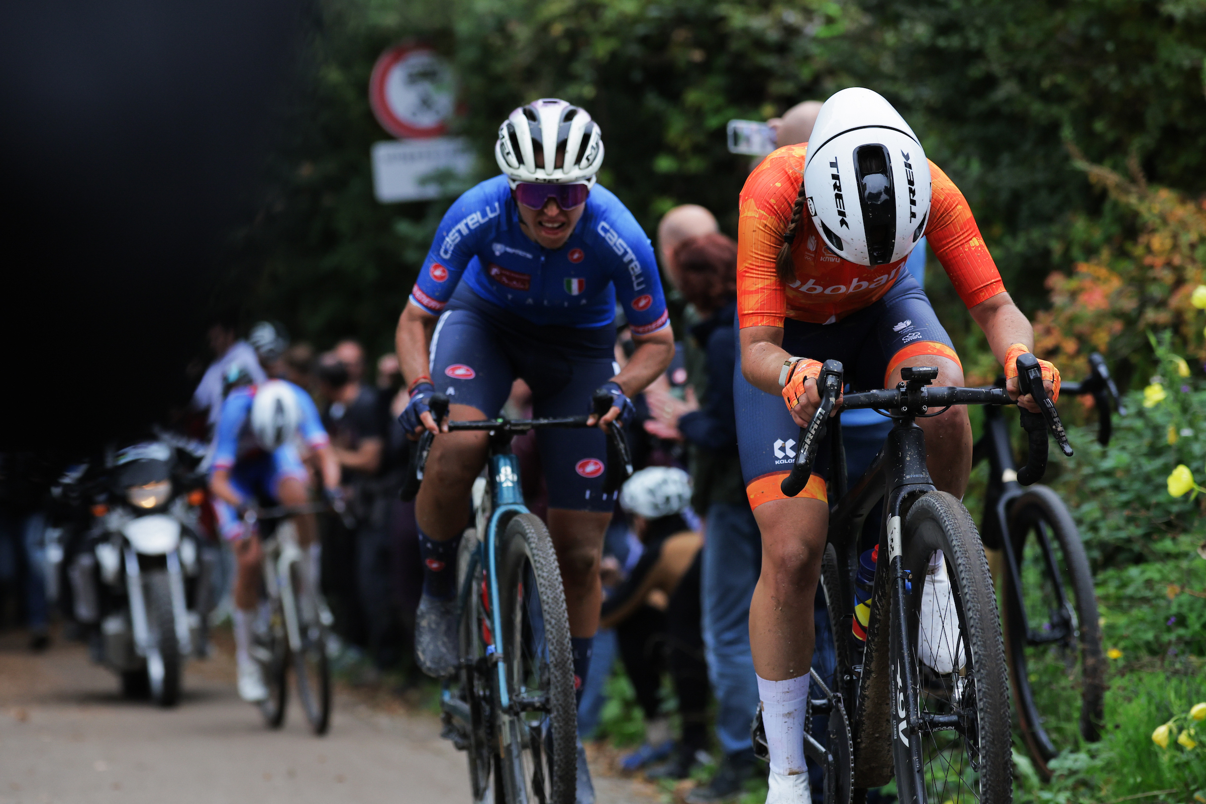 Picture by Alex Whitehead/SWpix.com - 11/10/2025 - Cycling - 2025 UCI Gravel World Championships, Zuid-Limburg, Netherlands - Women Elite Race - Shirin Van Anrooij (Netherlands)