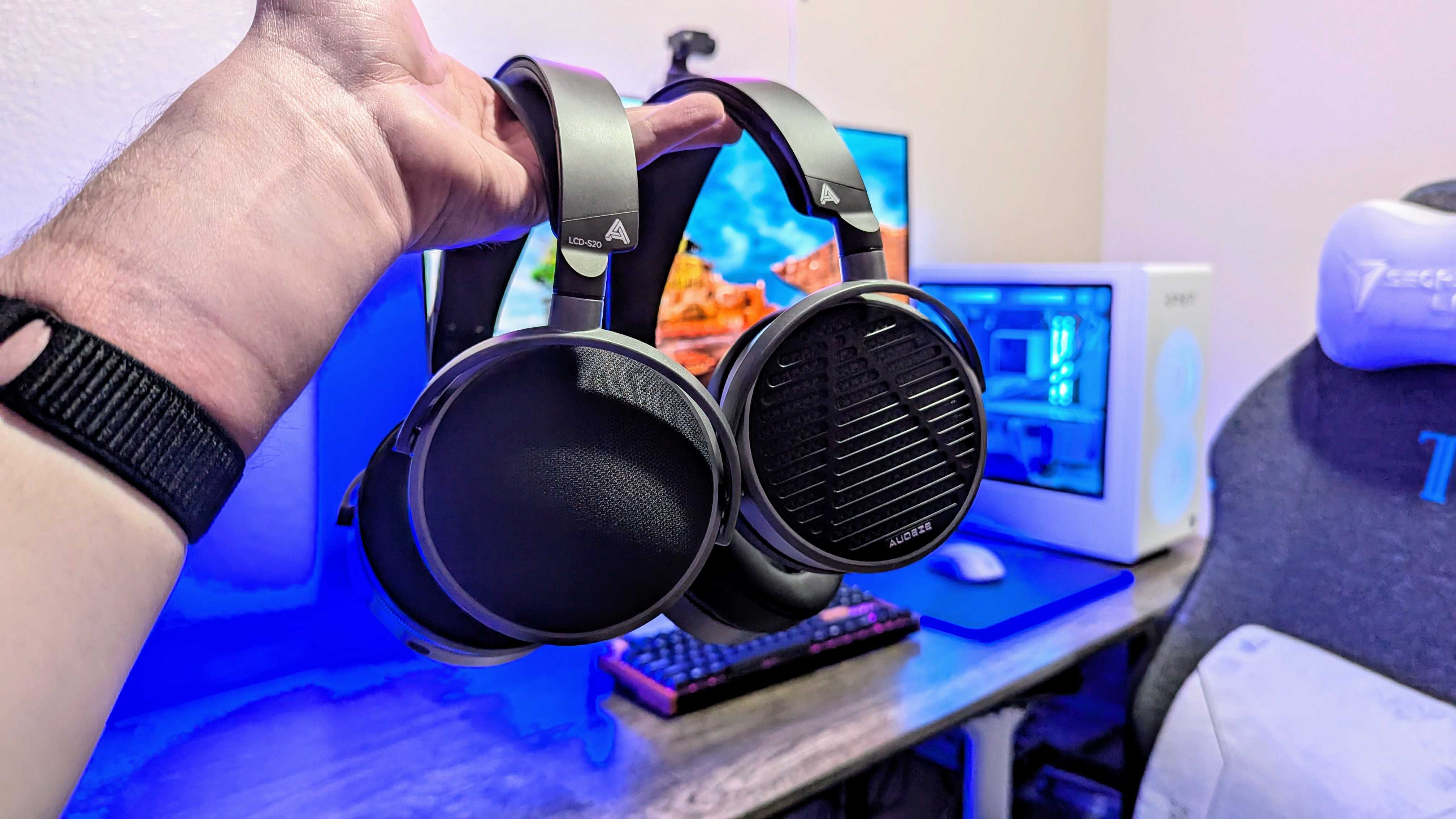 Image of the Audeze LCD-S20 wired headphones.