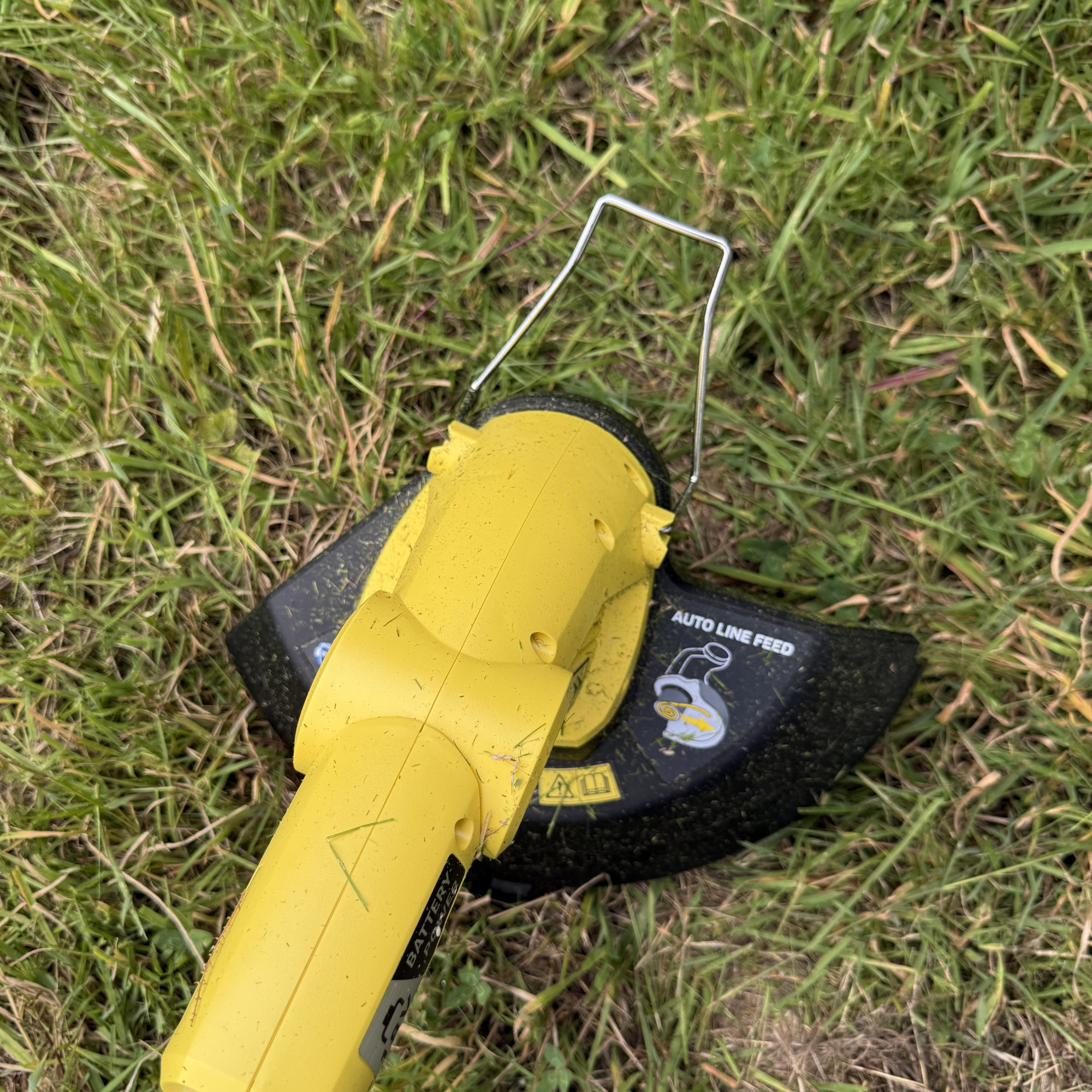 karcher grass trimmer cutting grass