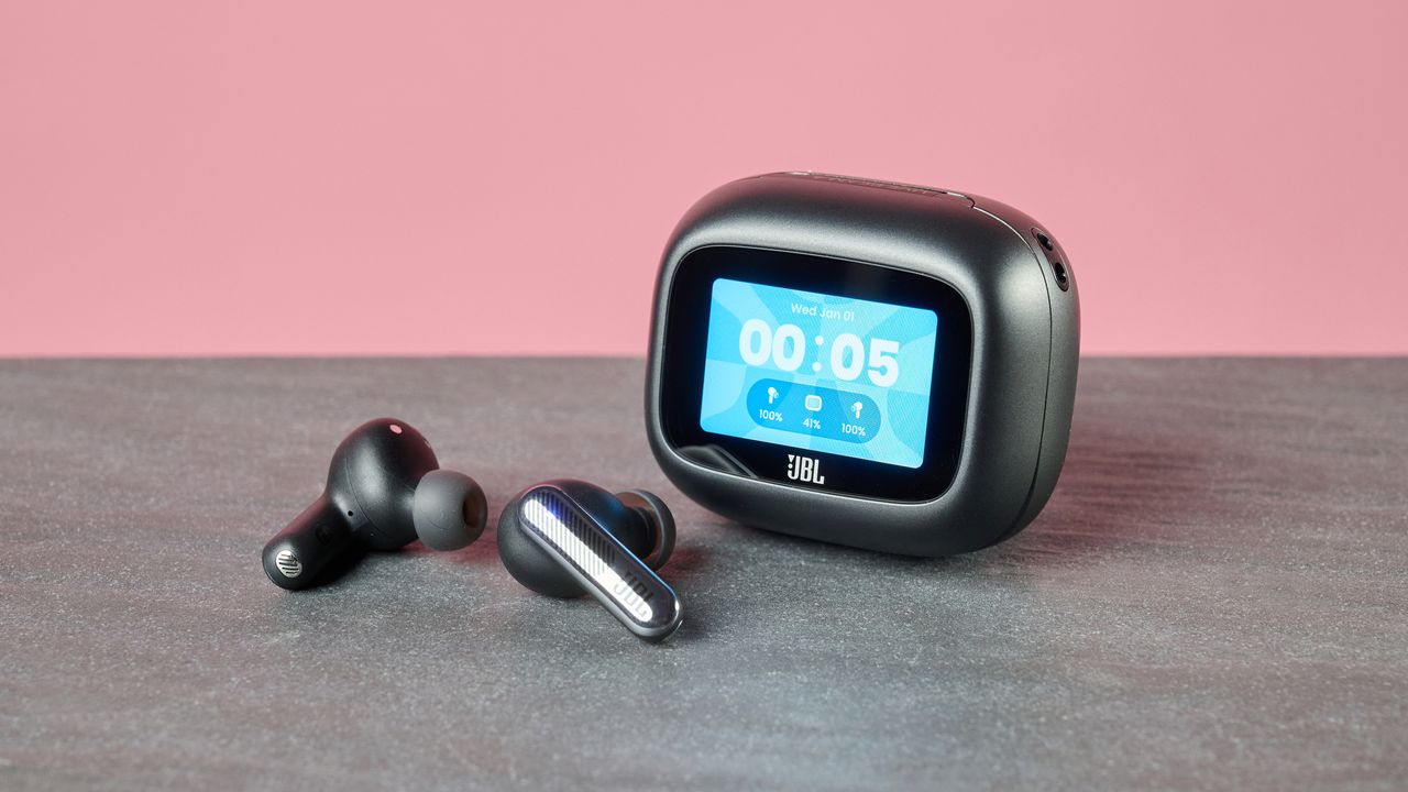 JBL Live Beam 4 on table with screen on