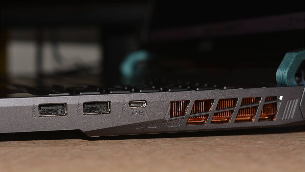 MSI Vector 17 HX AV14VGG gaming laptop
