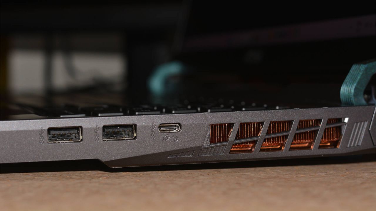 MSI Vector 17 HX AV14VGG gaming laptop