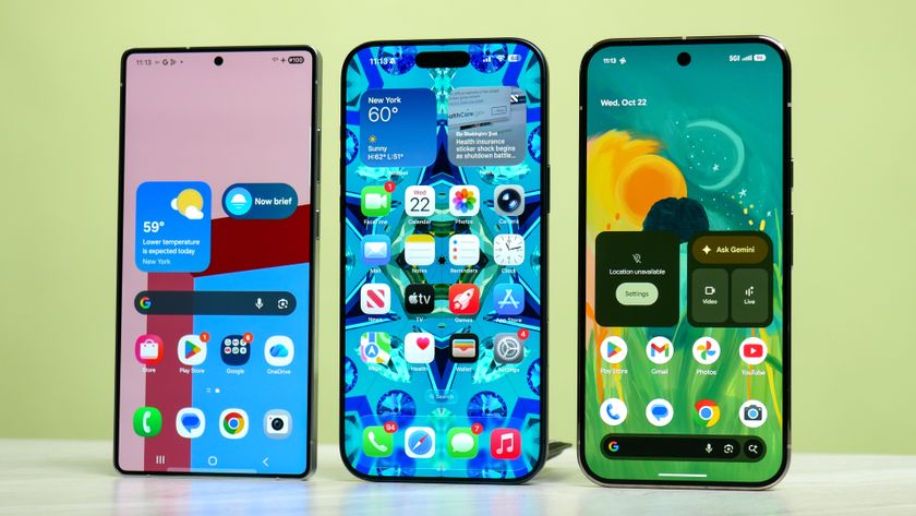 Displays of iPhone 17 Pro Max, Galaxy S25 Ultra and Pixel 10 Pro XL