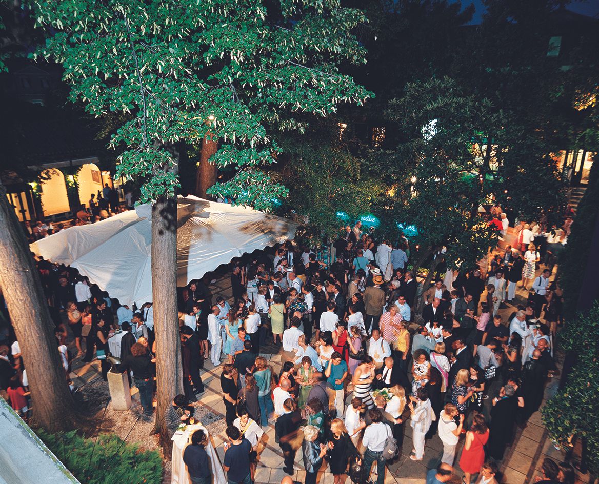 in preparation for venice architecture biennale 2023, we explore a picture of people seen from above at a peggy guggenheim foundation party in venice during the venice architecture biennale 2008