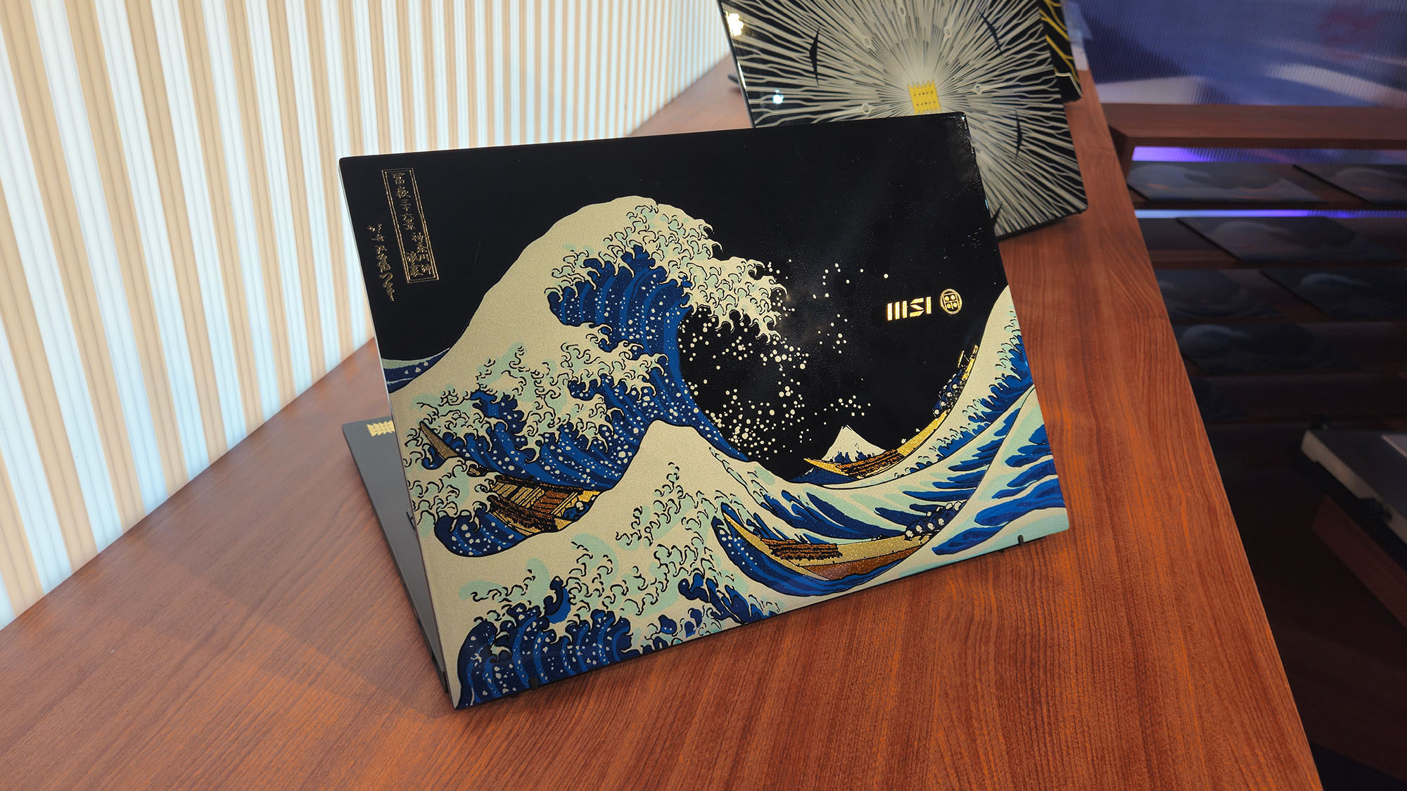 MSI Prestige 13+ Ai Ukiyo-e ไม่มีอะไรมากไปกว่างานศิลปะการร้องเรียนเพียงอย่างเดียวของฉันคือไม่กี่คนที่จะเห็นด้วยตนเอง