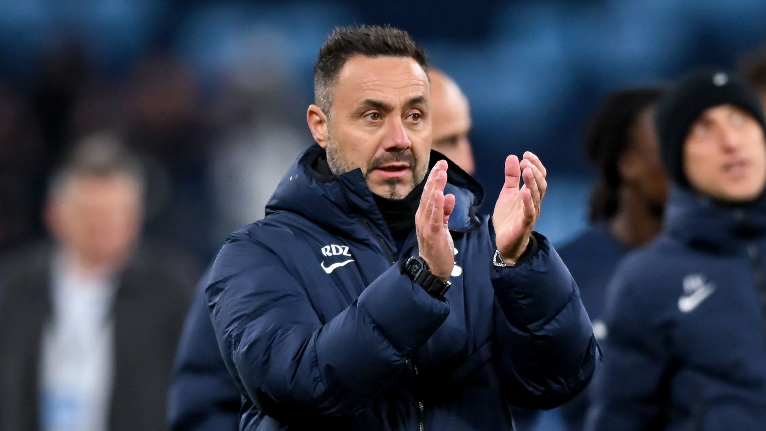 Tottenham Hotspur manager Roberto De Zerbi clapping.