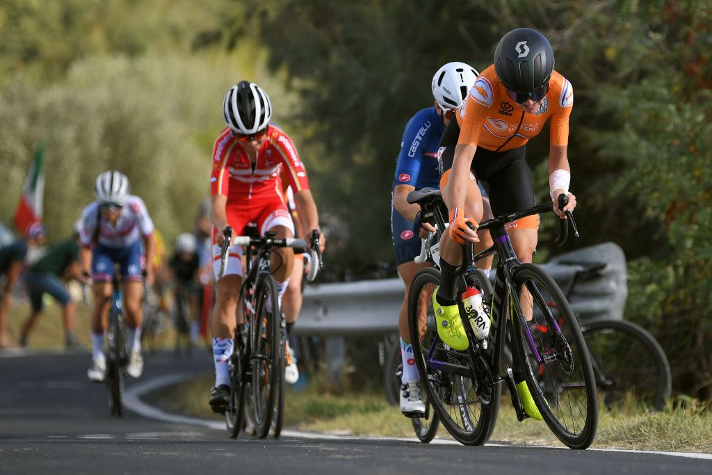 Annemiek van Vleuten (Netherlands) came close to defending her crown