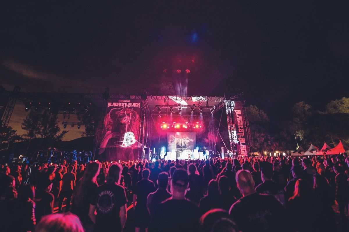 Thousands of freaks, having a lovely time