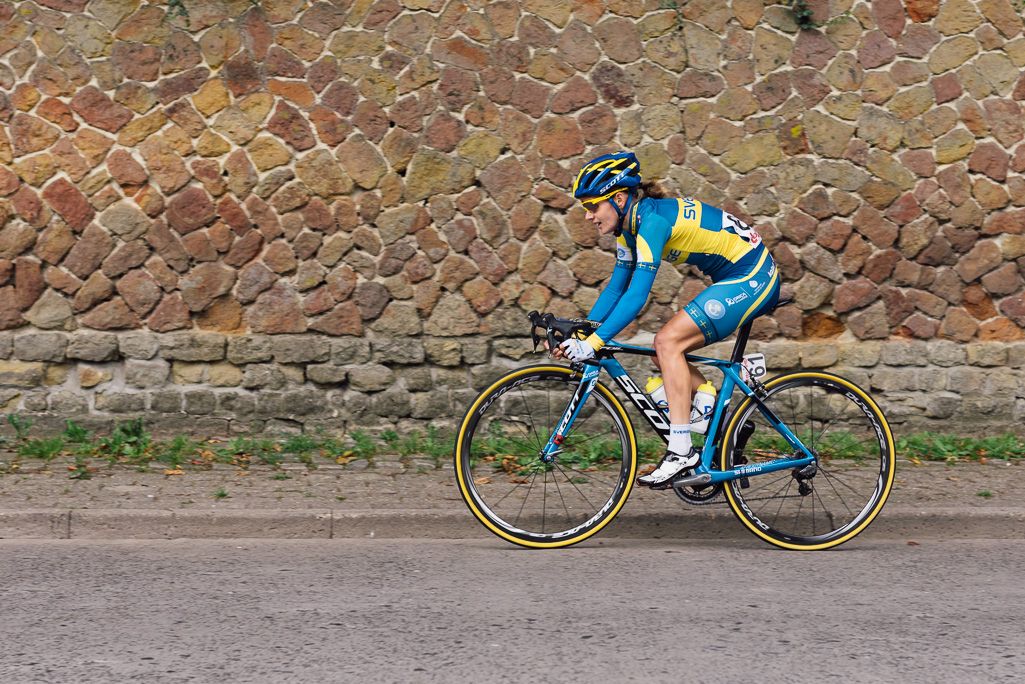 Emma Johansson (Sweden) comes to the front with 1 lap to race