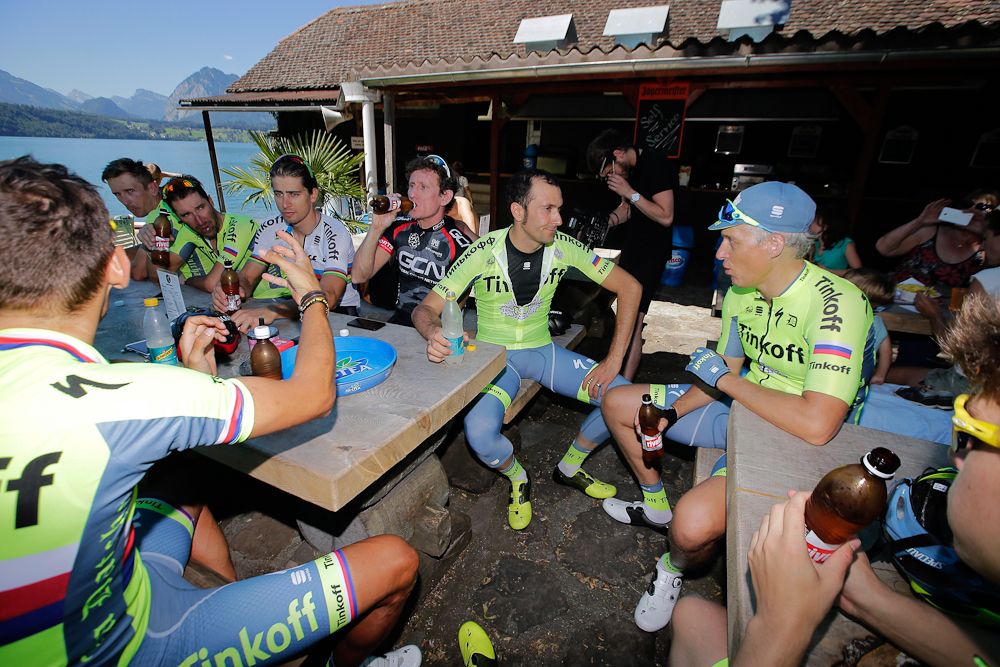 Oleg Tinkov chats with the Tinkoff team during the Tour's second rest day.