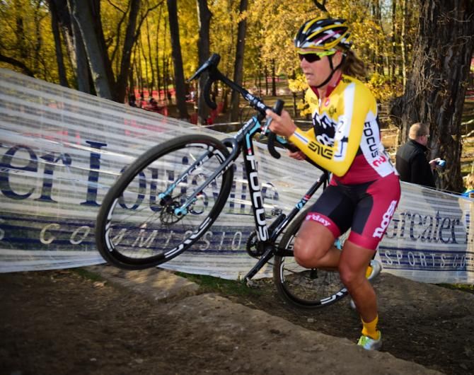 Meredith Miller (Noosa Pro Team) sprinting up the granite stairs