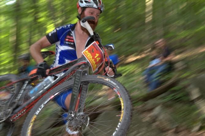 Ernesto Marenchin (Pivot Cycles) uses his cross technic through the rocks after 3 Bridges