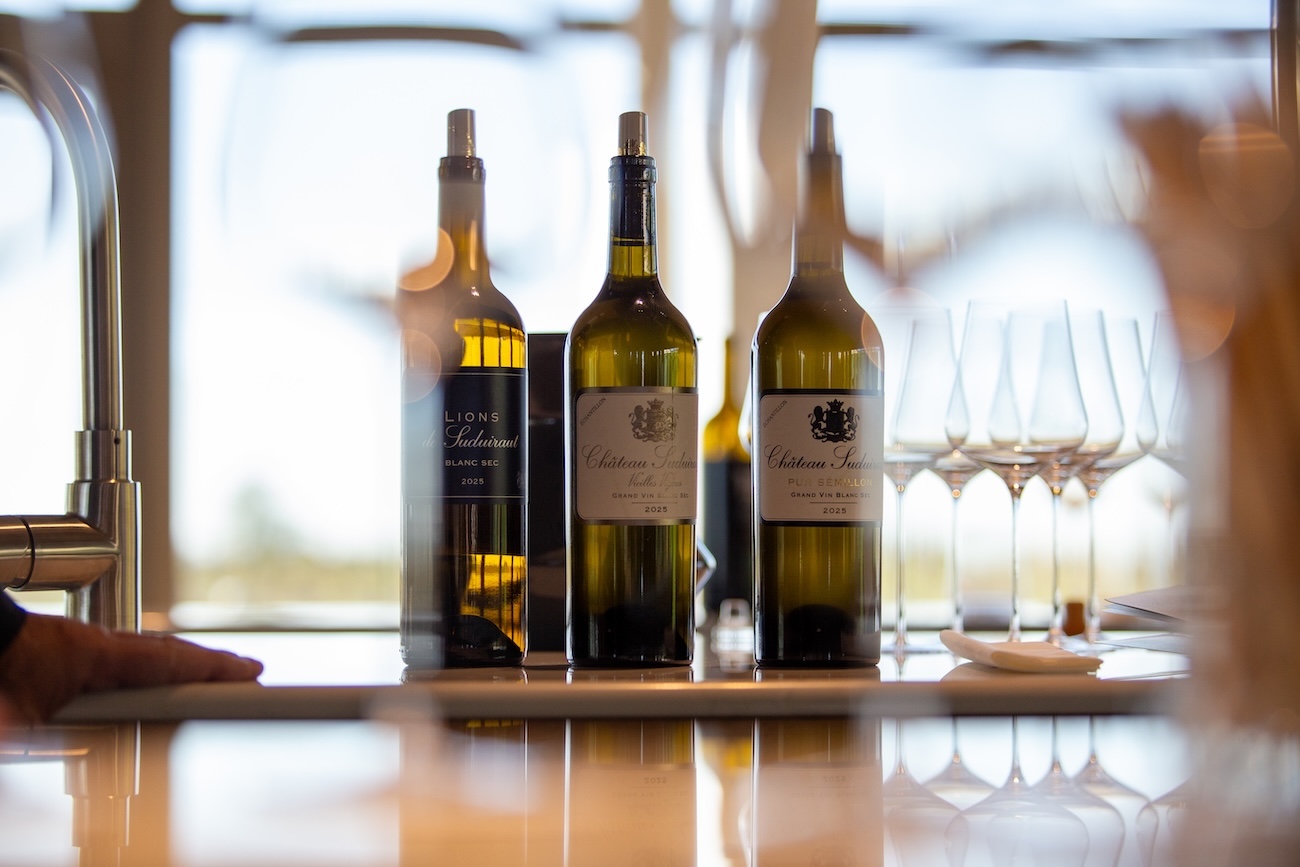 bottles of white bordeaux
