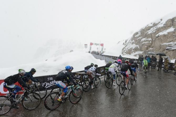 The leaders tackle the final climb on stage 20