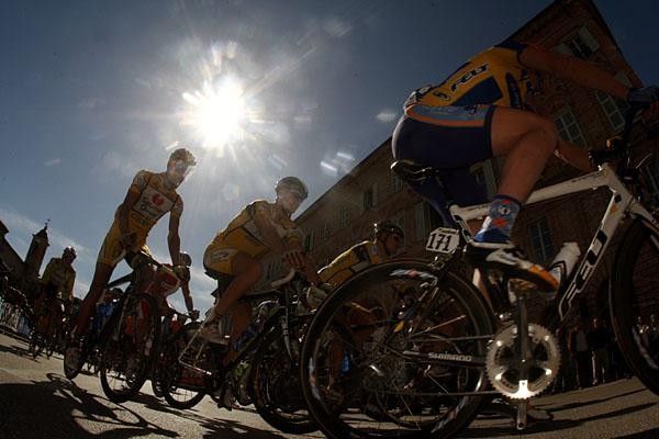The impressive figure of Swede Magnus Backstedt (Slipstream Chipotle - H30) rides by, just after the start.