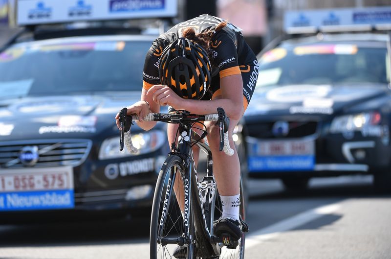 Elisa Longo Borghini (Wiggle Honda) gets emotional as she approaches the line