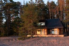 Puusauna, a log cabin timber sauna by Jaakko Torvinen set in the woods of Finland