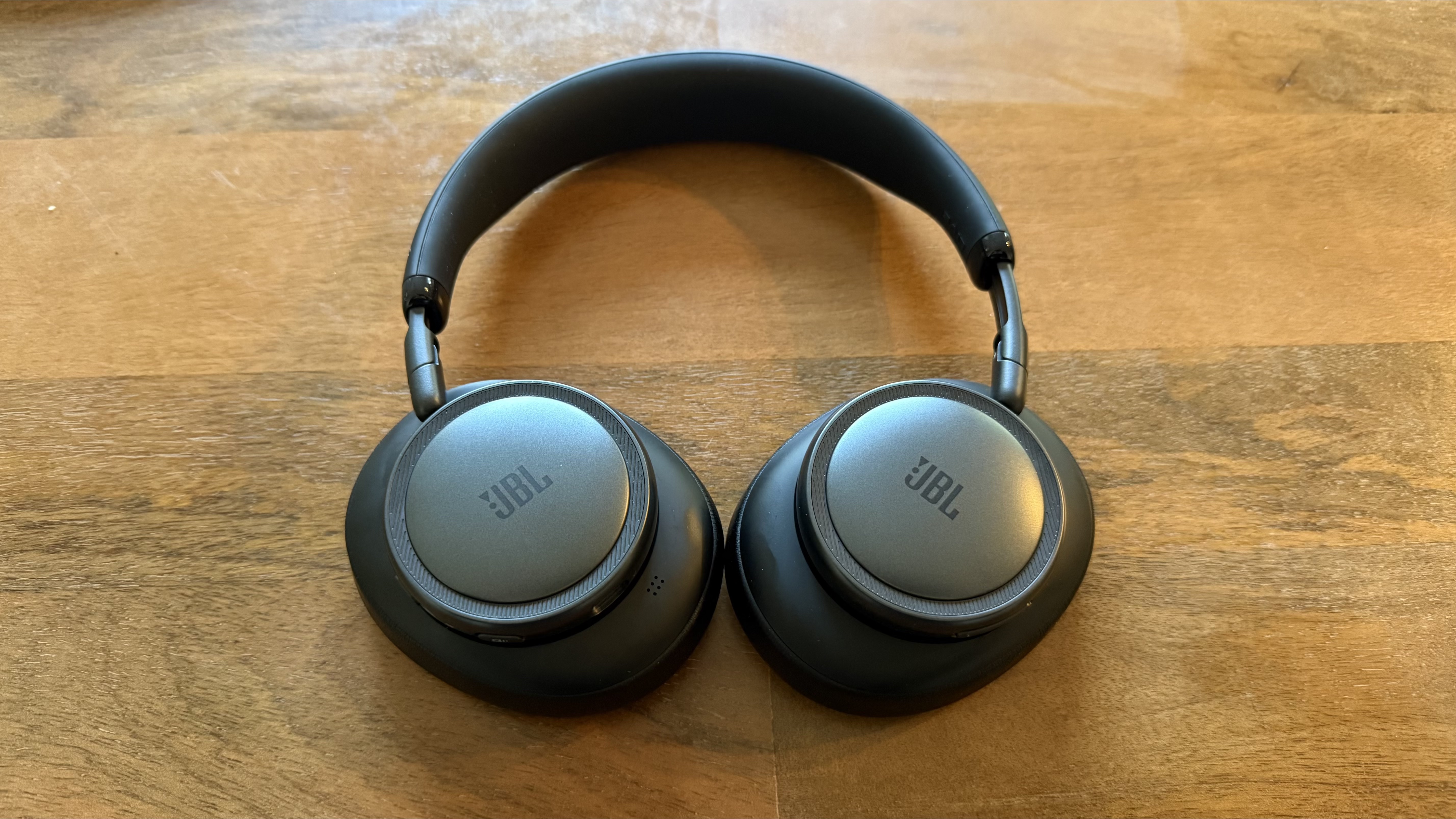 JBL Live 780NC by themselves