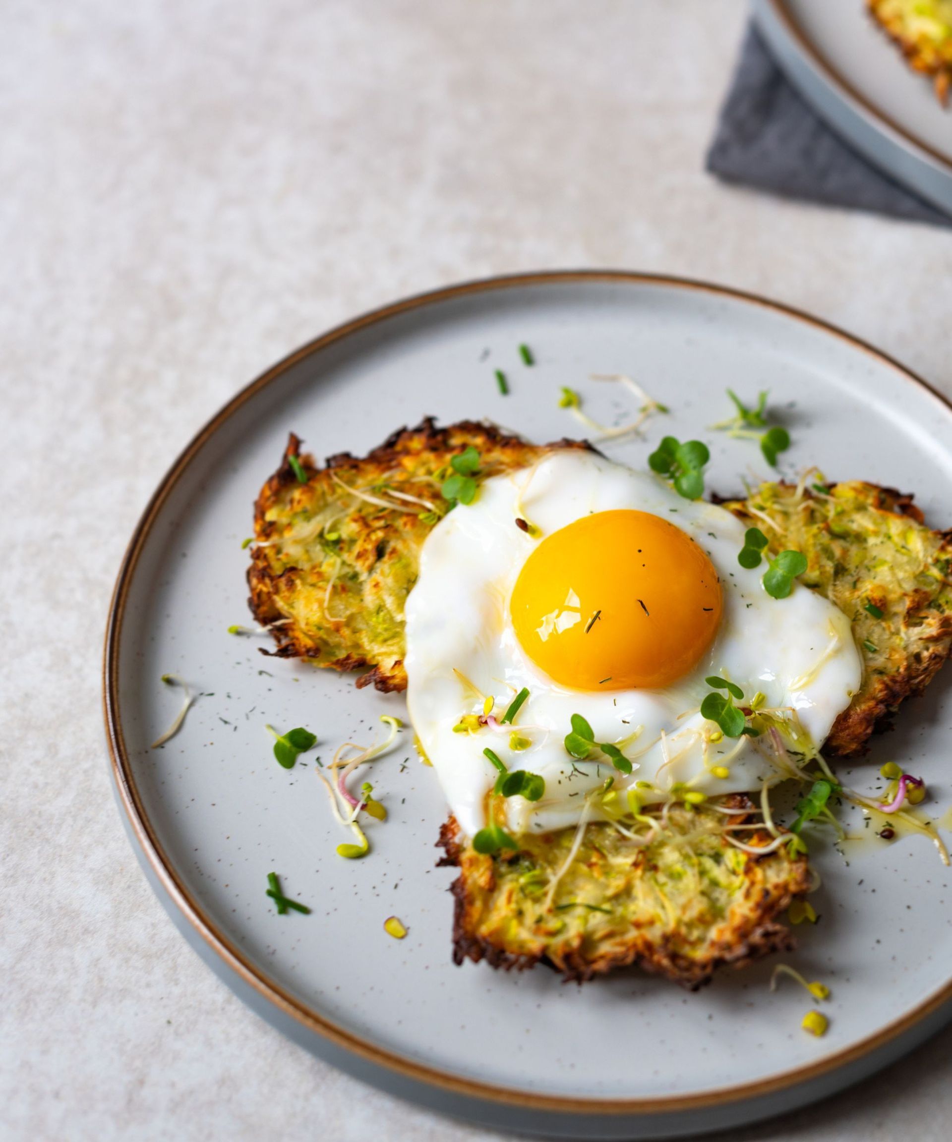 How to cook eggs in a microwave