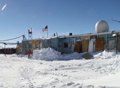 lake vostok, drilling lake vostok, lake in antarctica, drilling antarctic lake, life in antarctica, life under ice, lake under ice antarctica