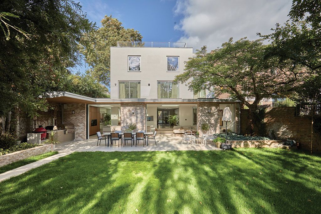 Property for sale with beautiful kitchen: Church Street, Chiswick Mall, London W4.