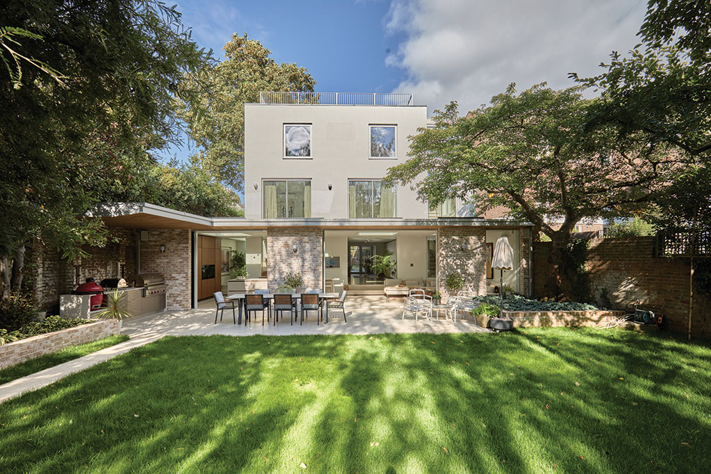 Property for sale with beautiful kitchen: Church Street, Chiswick Mall, London W4.