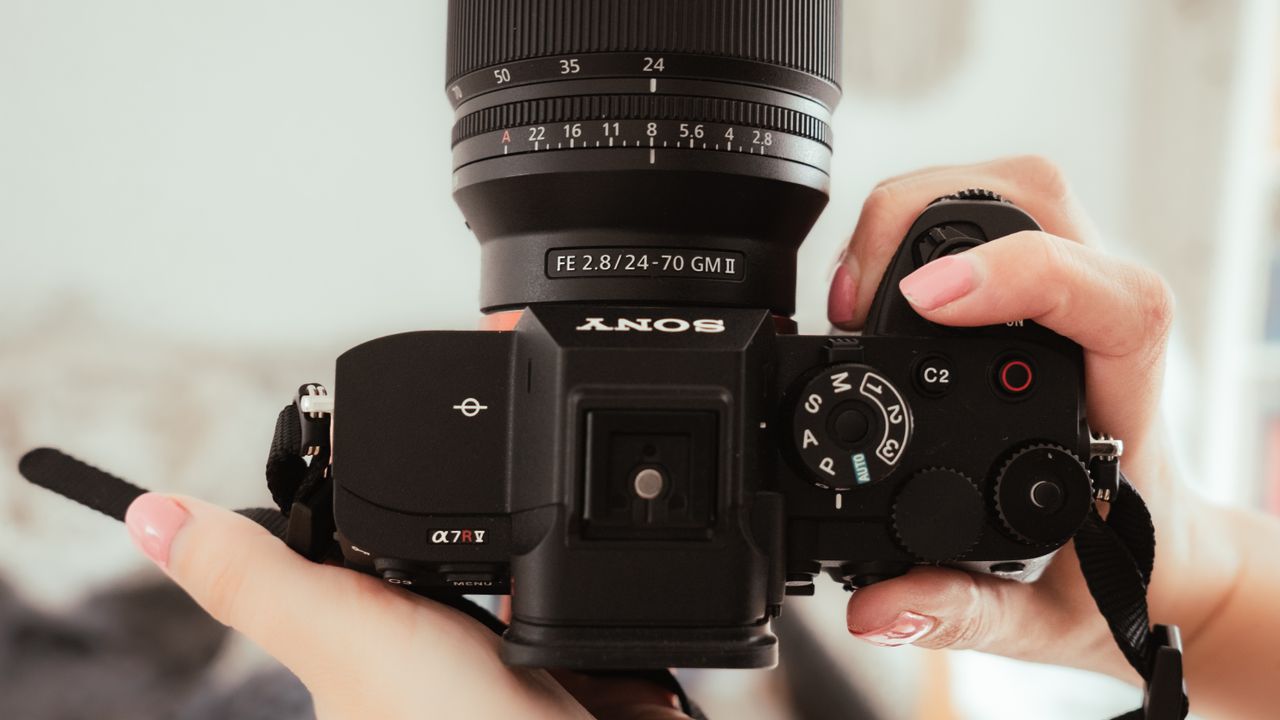 Image of the top of the Sony A7R V camera body