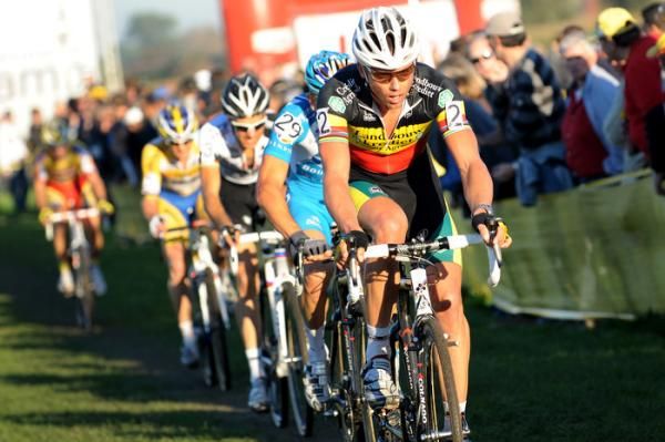 Sven Nys took up the chase, but could not close the gap