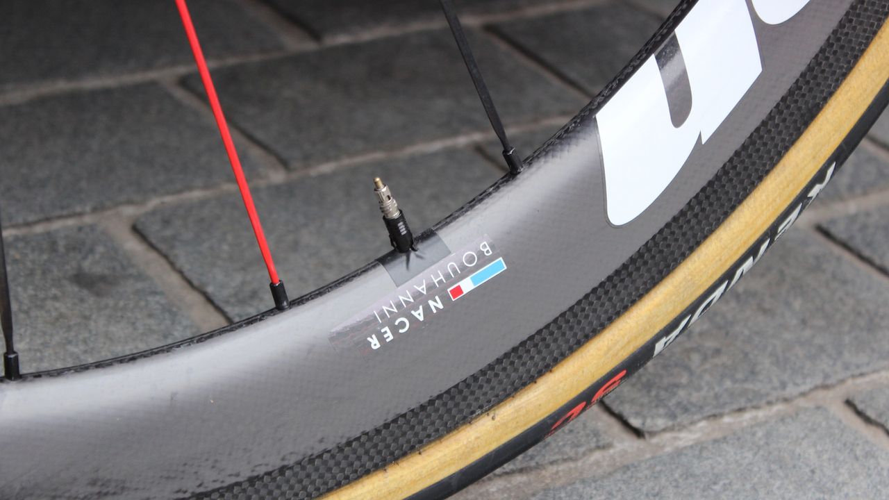 Simple solutions: a red spoke helps to locate the tubular valve, whilst electrical tape prevents rattling on the rim
