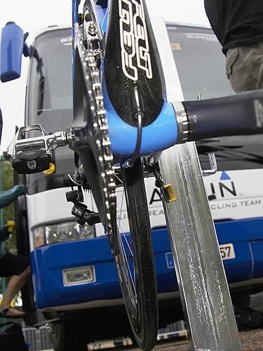 The internal routing and complex frame shaping
