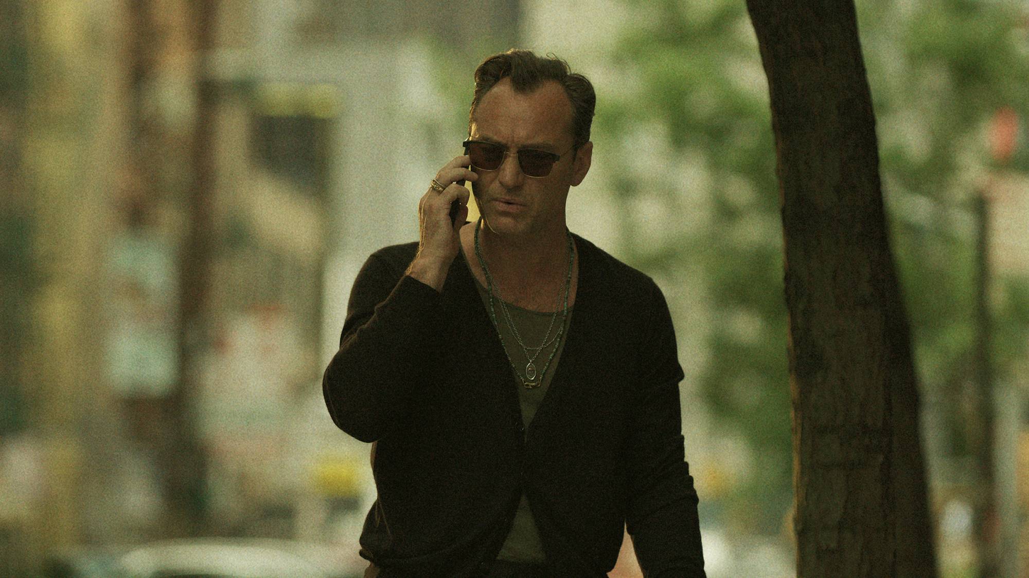 Jude Law as Jake in "Black Rabbit" on Netflix