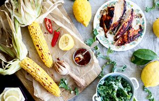 Barbecued corn on the cob with rose harissa chicken