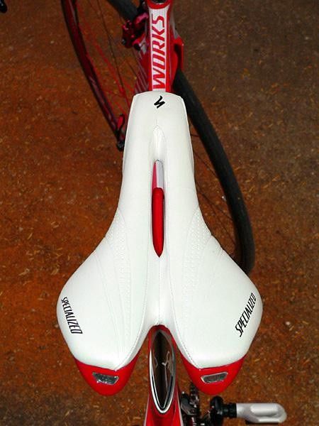 A minimal rear section pairs with a wider and well-padded nose.