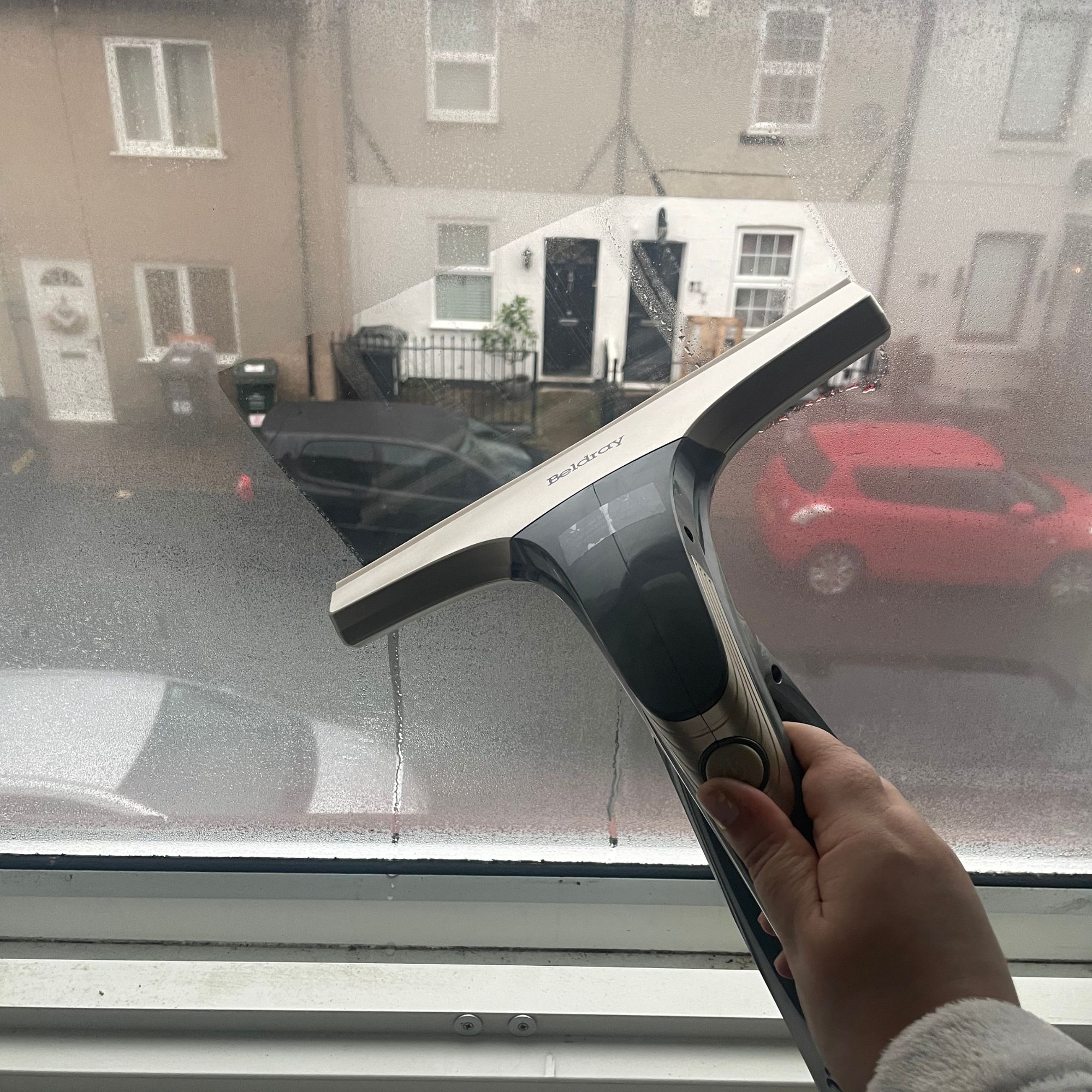 Using the Beldray window vacuum on window with condensation