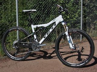 Yeti claims its new ASR-5C frame weighs just 2.06kg (4.5lb).