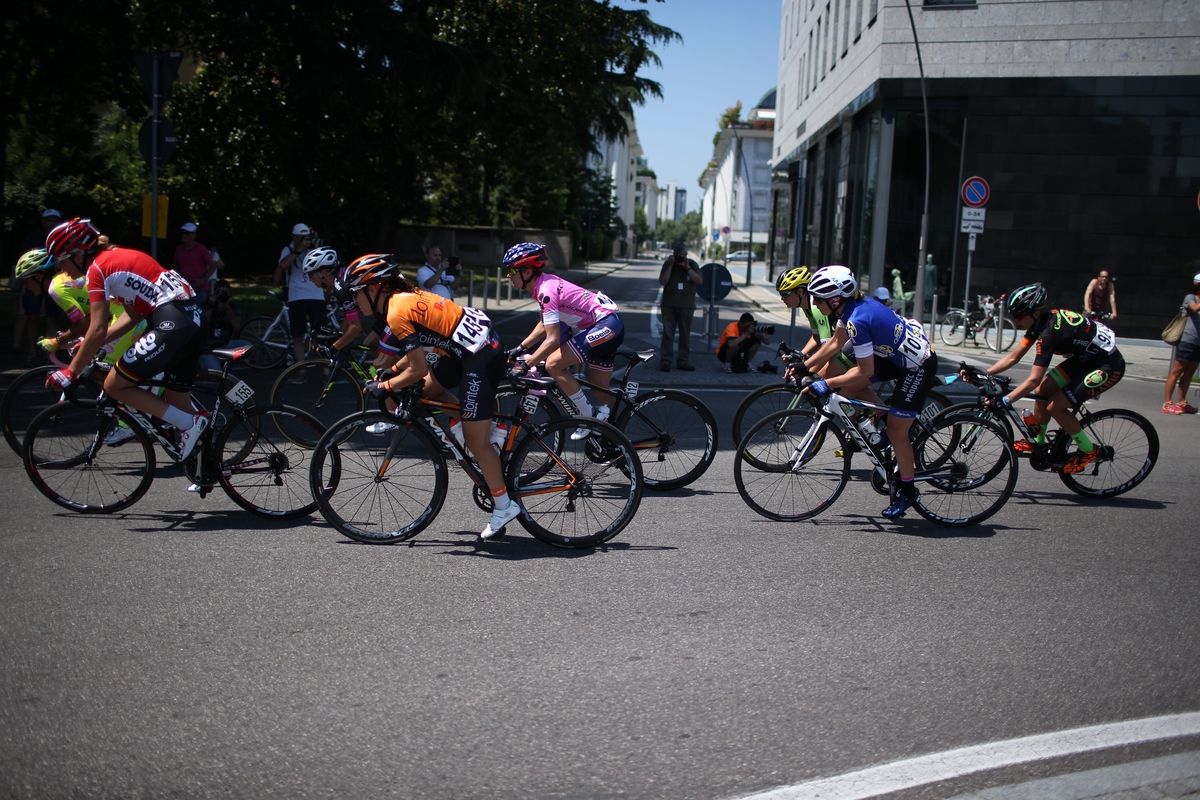 Race leaer Megan Guarnier (Boels-Dolmans) in the peloton