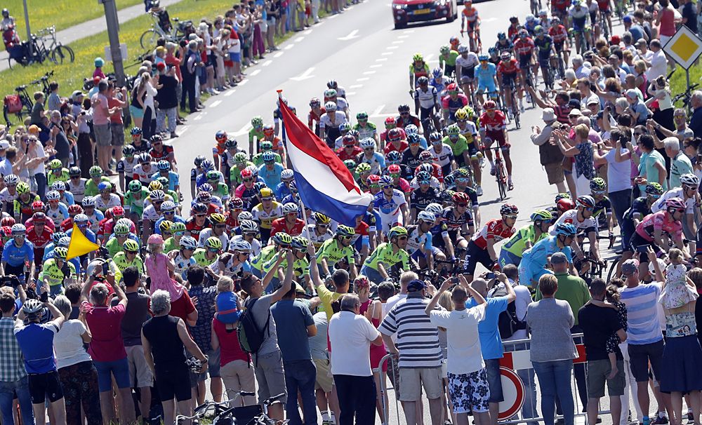 The Dutch fans turned out in huge numbers for stage 3 of the Giro d'Italia